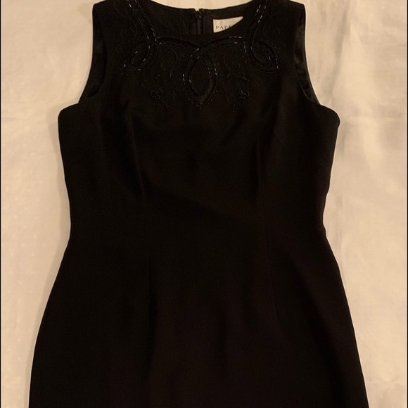 Papell petites sleeveless LBD with wonderful detail at neck - Picture 5 of 5
